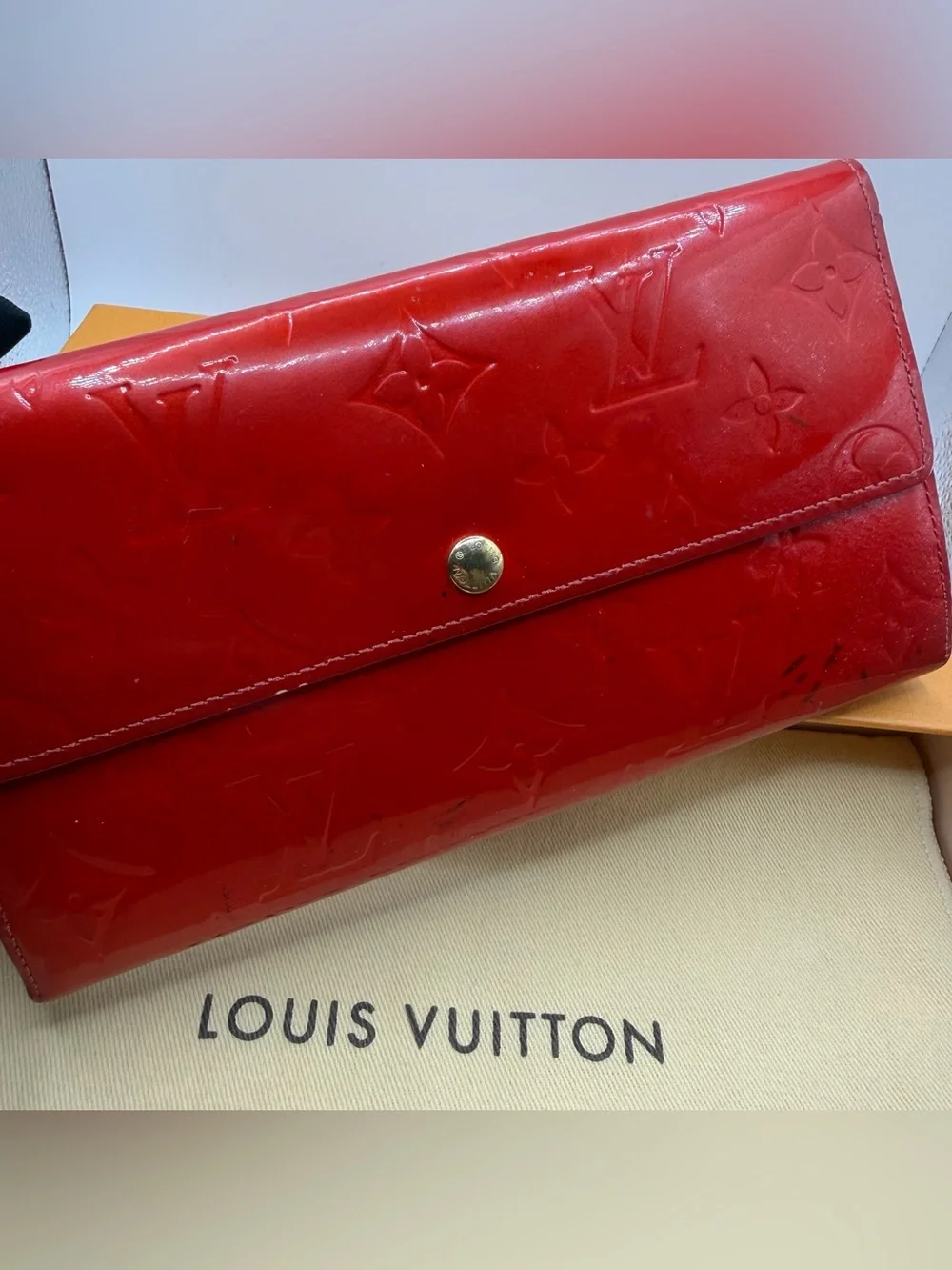 Louis Vuitton Pomme D’Amour Vernis Sarah Wallet